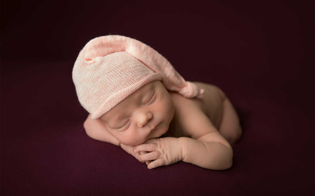 Top 8 reasons why you should hire a professional newborn photographer